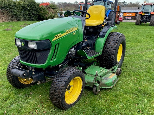 .John Deere 2520 Compact Tractor  Complete with 62 inch mower deck