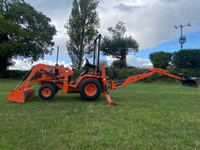 Kubota B7200 Digger / Loader Compact tractor