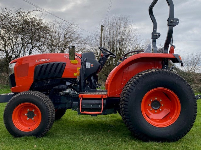 Kubota L1552 ROPS, Manual Transmission 4WD Compact Tractor Kubota L1-552             "L1 Series"