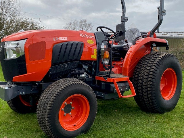Kubota L1552 ROPS, Manual Transmission 4WD Compact Tractor Kubota L1-552             "L1 Series"