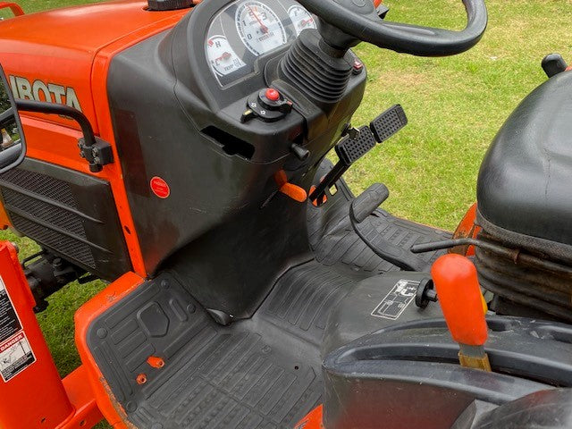 .Kubota B2230 Compact  tractor, Kubota B2230 4wd Loader Tractor