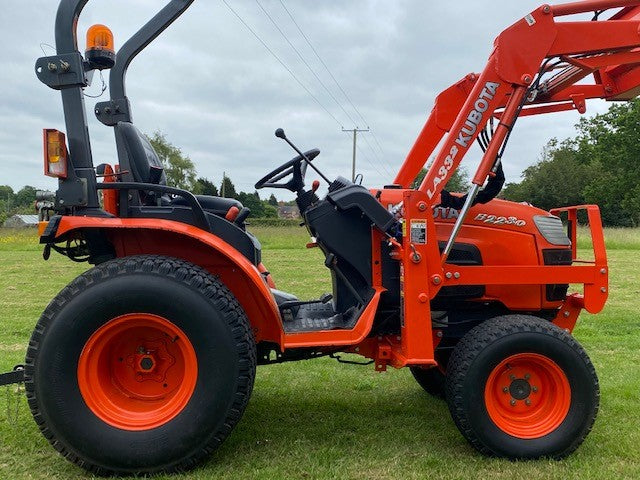 .Kubota B2230 Compact  tractor, Kubota B2230 4wd Loader Tractor