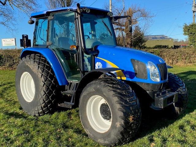 New Holland T5050  tractor , 95hp tractor fitted with Turf Tyres