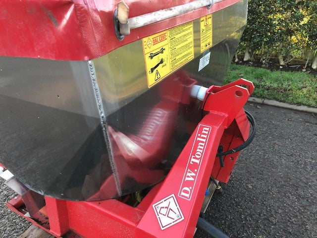 Tomlin Dal Cero tractor mounted salt spreader / Gritter