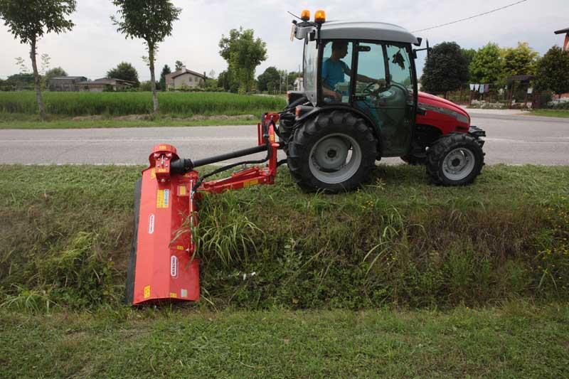 Kubota M120  Verge Mower ( 1.2m ) Compact Tractor Offset Flail mower